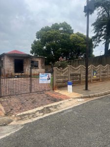 HOUSE FOR SALE IN KENSINGTON