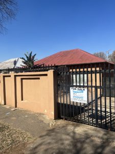 HOUSE FOR SALE IN MALVERN JHB